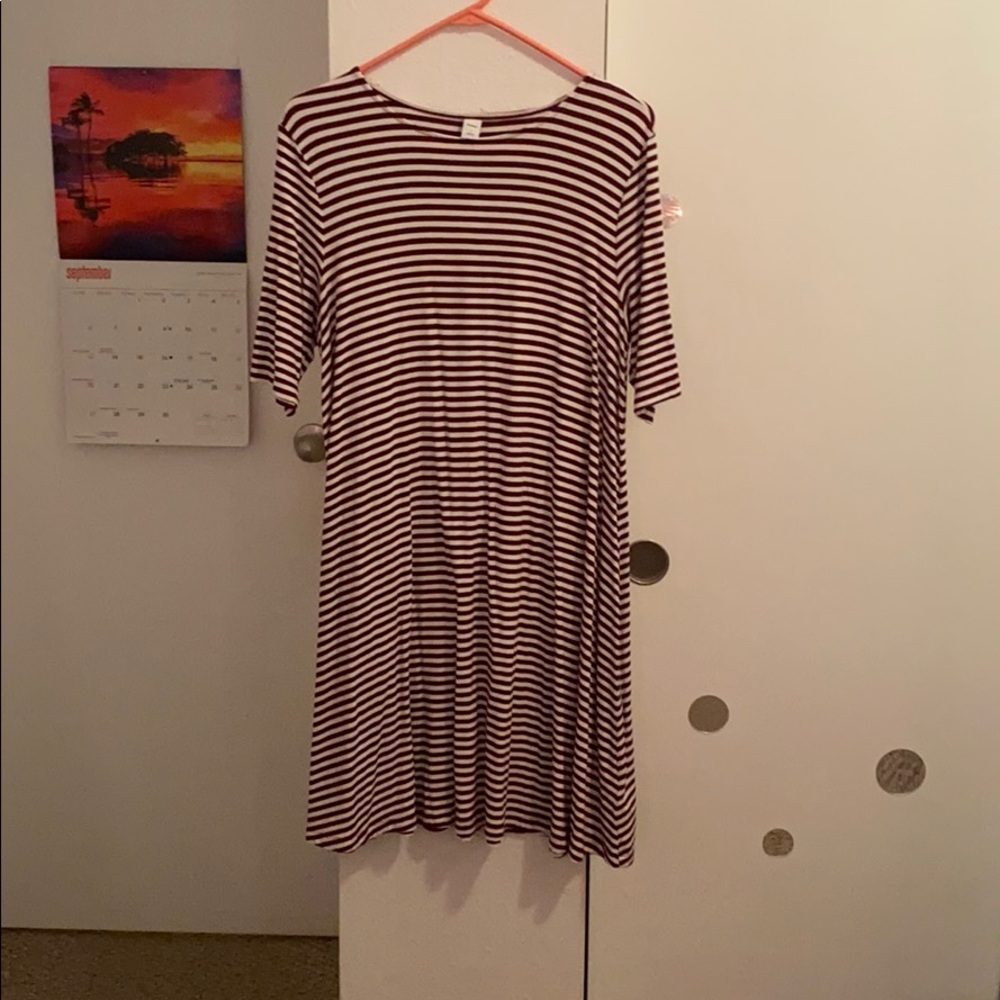 Red and white quarter sleeve t-shirt dress